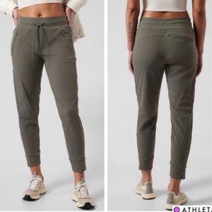NEW Athleta Trekkie North Joggers